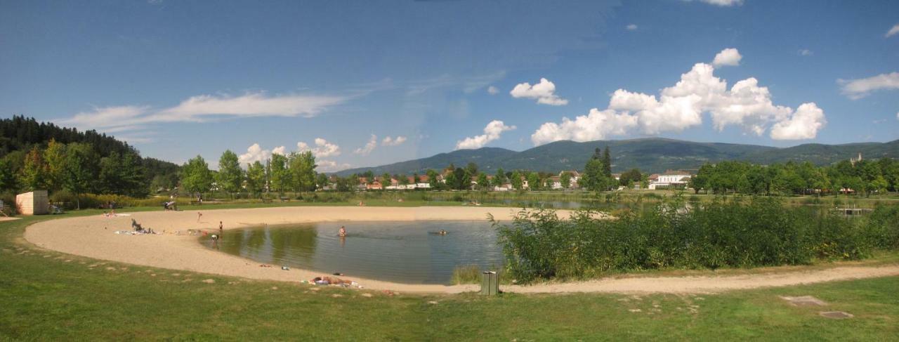 Camping La Vallee Verte Ambert Exterior foto